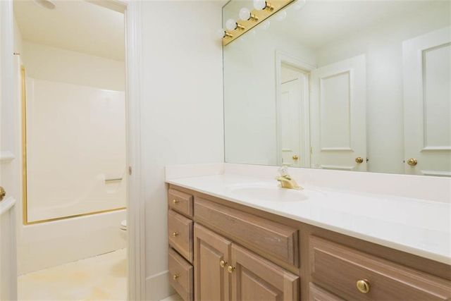 11413 Manor Road, Leawood, KS 66211