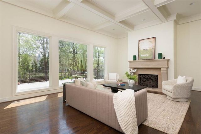 11413 Manor Road, Leawood, KS 66211