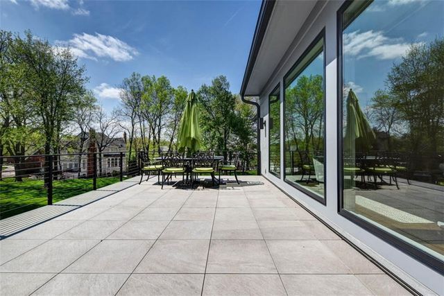 11413 Manor Road, Leawood, KS 66211