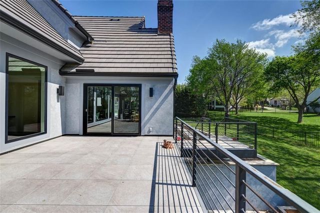 11413 Manor Road, Leawood, KS 66211