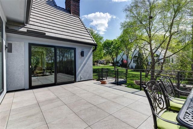 11413 Manor Road, Leawood, KS 66211