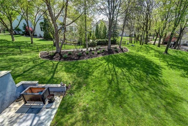 11413 Manor Road, Leawood, KS 66211
