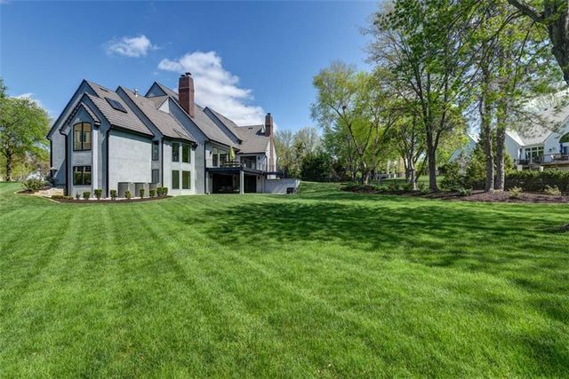 11413 Manor Road, Leawood, KS 66211