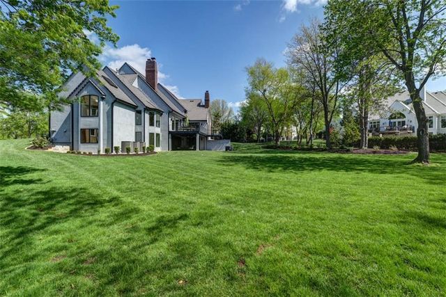11413 Manor Road, Leawood, KS 66211