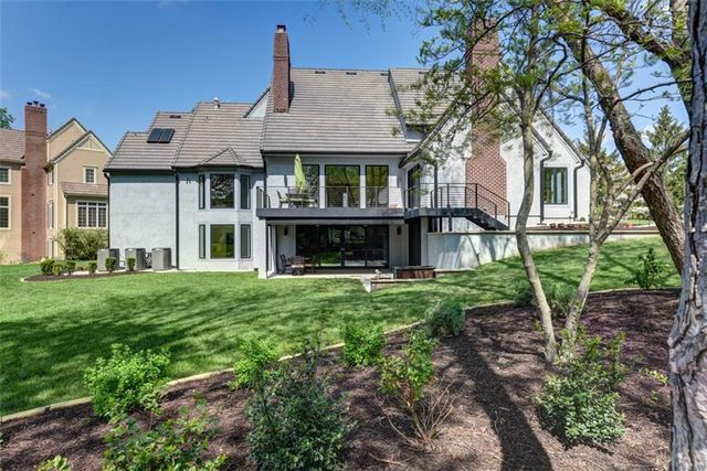 11413 Manor Road, Leawood, KS 66211