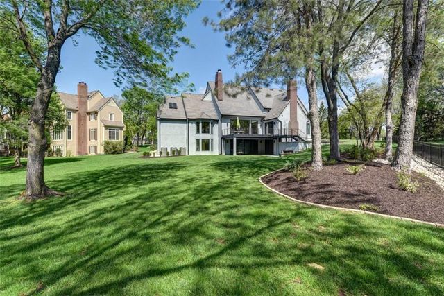 11413 Manor Road, Leawood, KS 66211