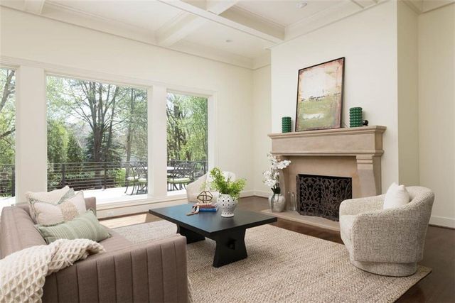 11413 Manor Road, Leawood, KS 66211