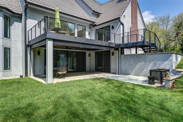 11413 Manor Road, Leawood, KS 66211