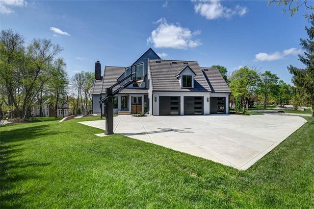 11413 Manor Road, Leawood, KS 66211