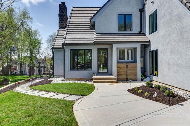 11413 Manor Road, Leawood, KS 66211