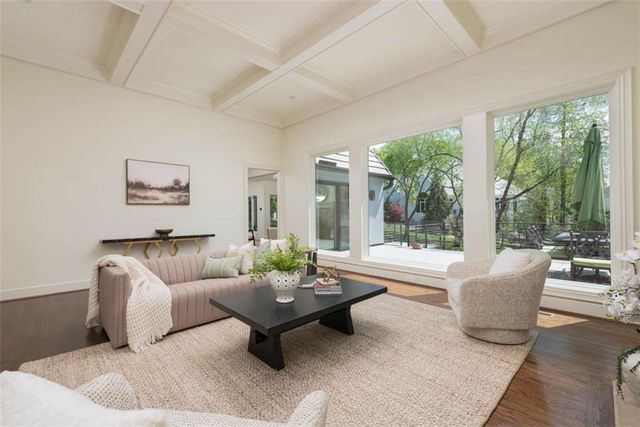 11413 Manor Road, Leawood, KS 66211