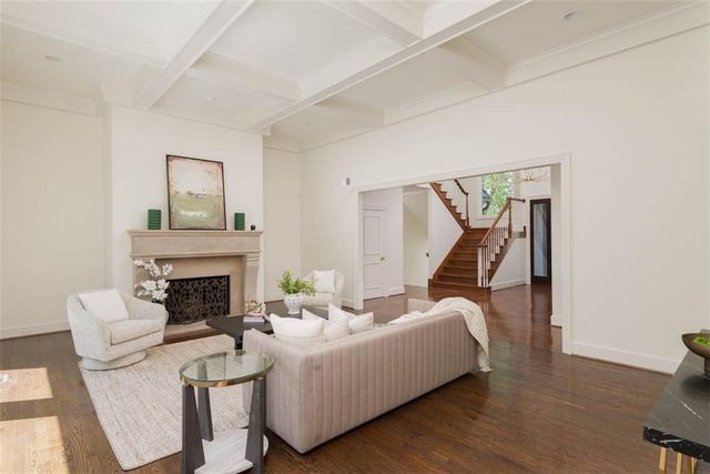 11413 Manor Road, Leawood, KS 66211