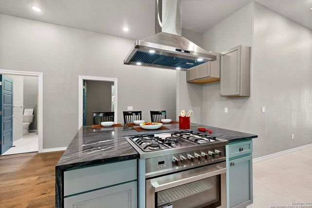 305 Spruce, San Antonio, TX 78203