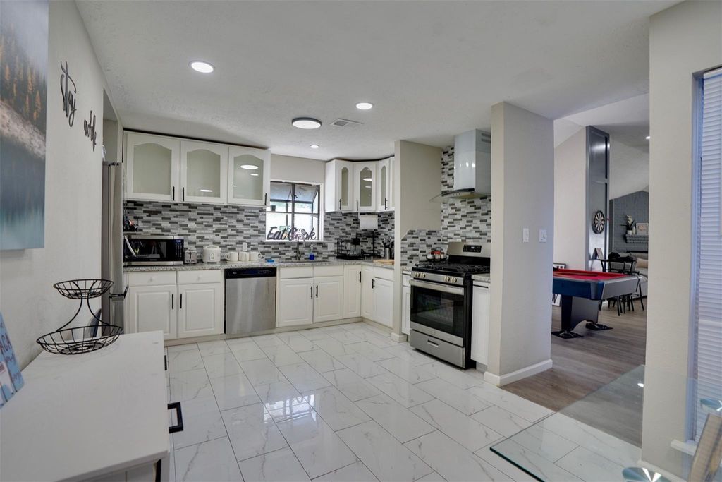 4010 Oak Terrace Court, Houston, TX 77082