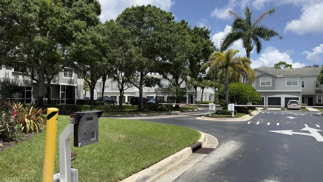 3042 GRANDIFLORA Drive, Greenacres, FL 33467