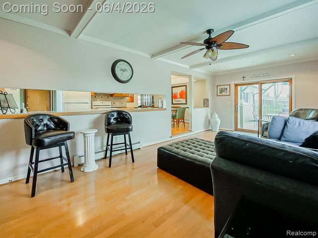31745 Schoolcraft, Fraser, MI 48026