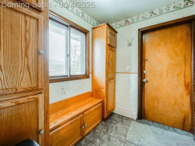 31745 Schoolcraft, Fraser, MI 48026