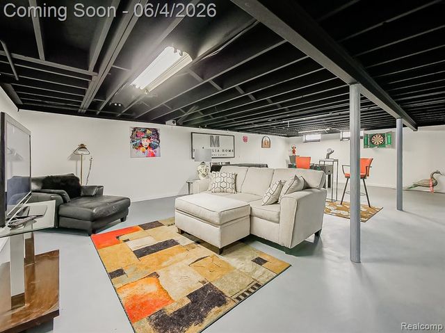 31745 Schoolcraft, Fraser, MI 48026