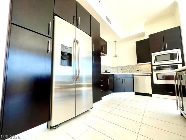 360 East Desert Inn Road 402, Las Vegas, NV 89109