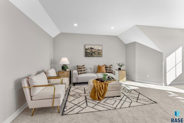 1714 N Medallion Cir, Sioux Falls, SD 57110