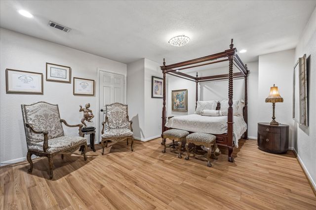 3384 Maroneal Street, Houston, TX 77025