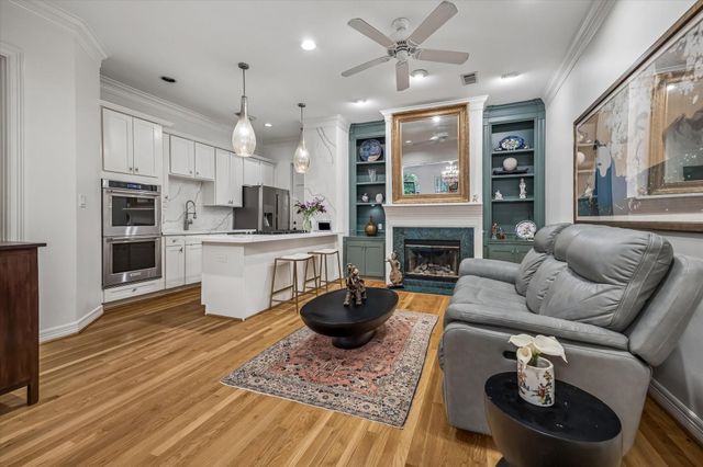 3384 Maroneal Street, Houston, TX 77025
