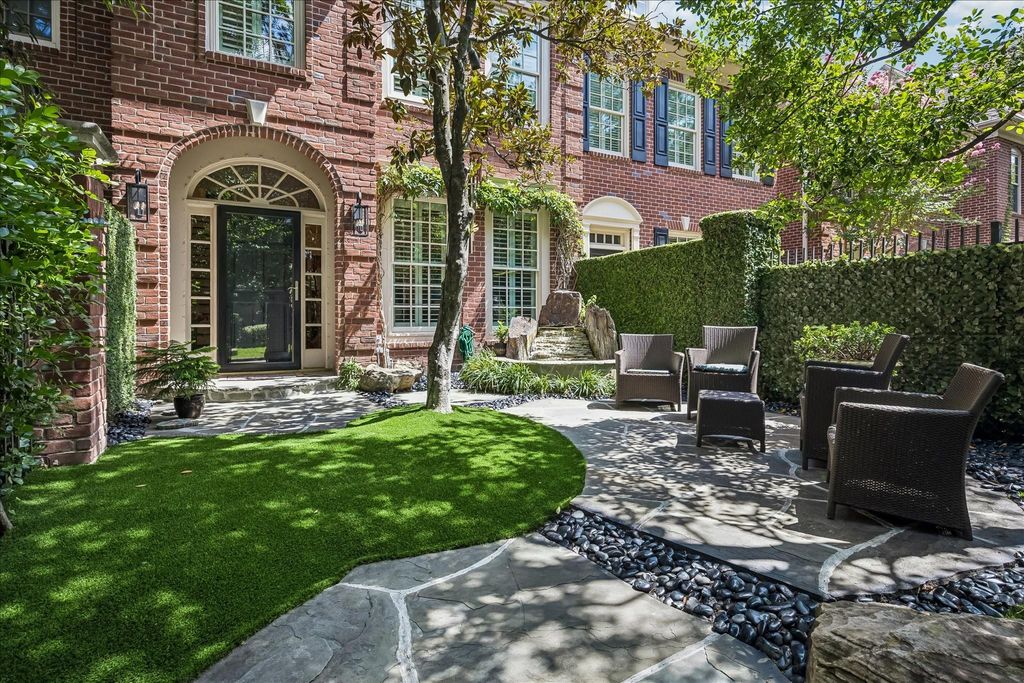 3384 Maroneal Street, Houston, TX 77025
