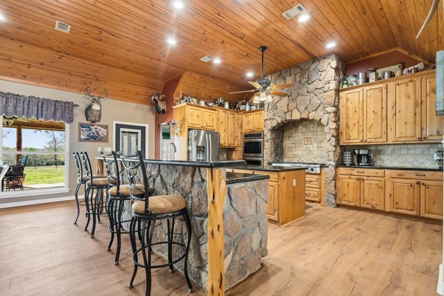 3713 County Road 386, Marquez, TX 77865