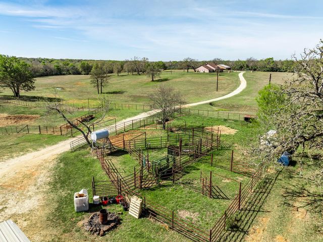 3713 County Road 386, Marquez, TX 77865