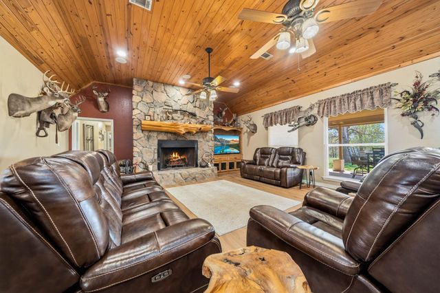 3713 County Road 386, Marquez, TX 77865