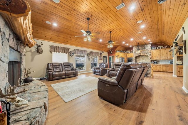 3713 County Road 386, Marquez, TX 77865