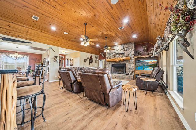 3713 County Road 386, Marquez, TX 77865