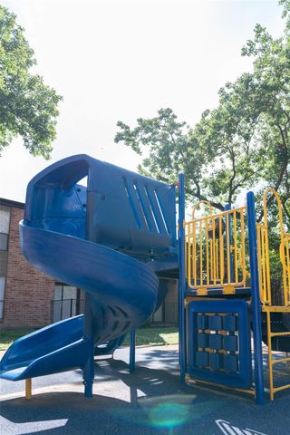 200 Hallow Tree Lane 1410-2, Houston, TX 77090