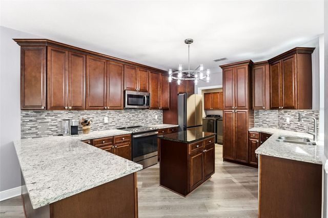 381 PRAIRIE LAKE COVE, Altamonte Springs, FL 32701