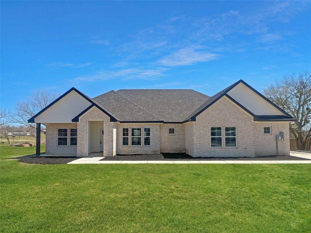 205 Mc Elroy Street, Southmayd, TX 76268