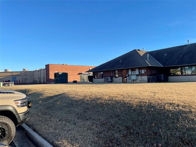 8827 E Reno Avenue, Midwest City, OK 73110