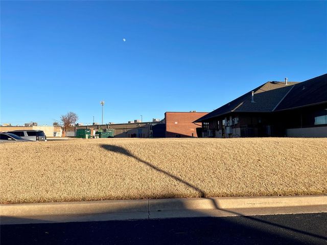 8827 E Reno Avenue, Midwest City, OK 73110