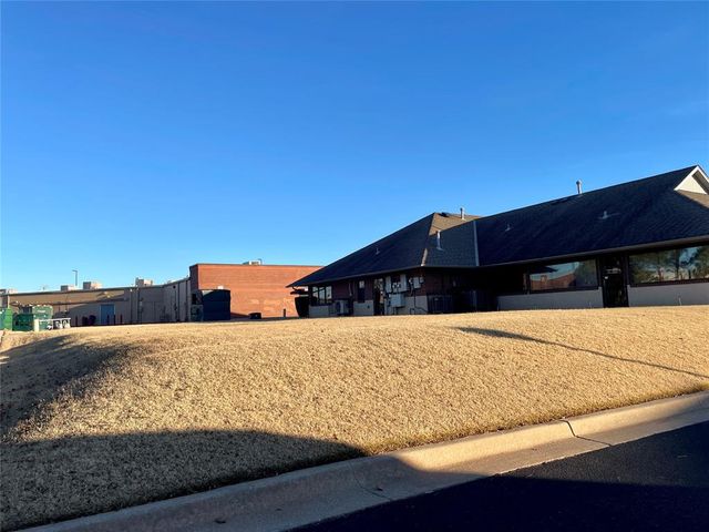 8827 E Reno Avenue, Midwest City, OK 73110