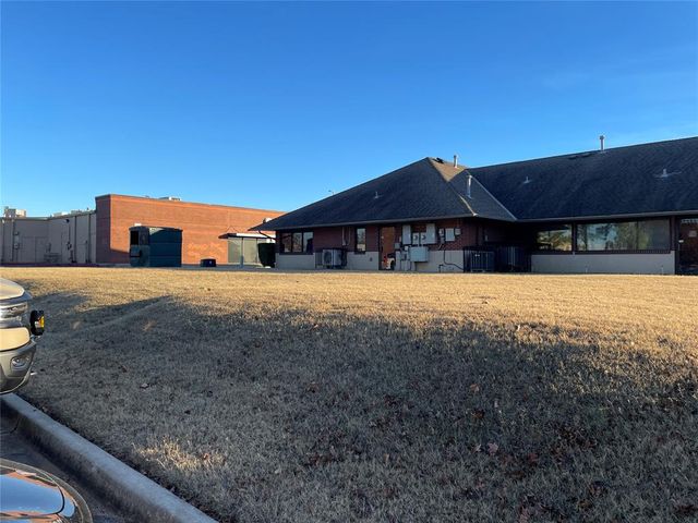 8827 E Reno Avenue, Midwest City, OK 73110