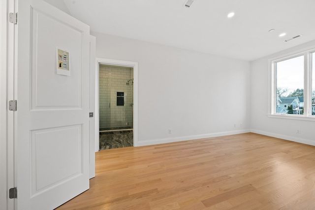 4383 Washington 2, Boston, MA 02131