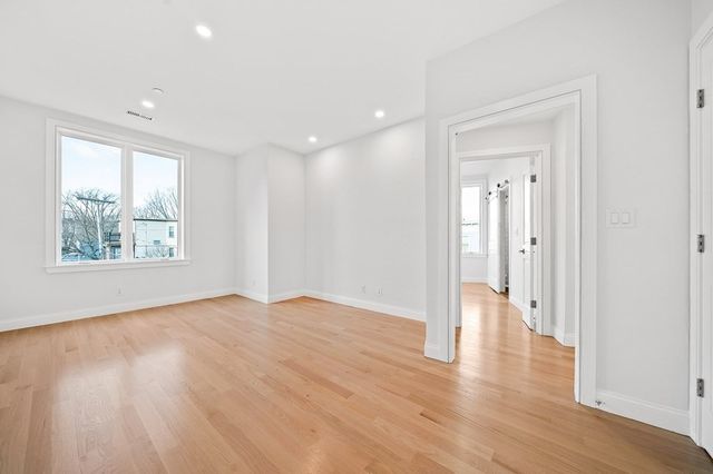 4383 Washington 2, Boston, MA 02131