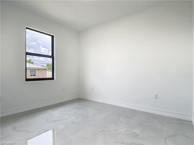 3705 8th ST SW, Lehigh Acres, FL 33976