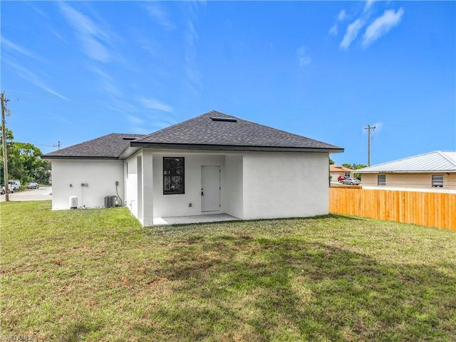 3705 8th ST SW, Lehigh Acres, FL 33976