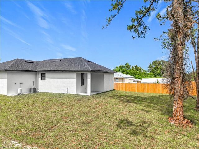 3705 8th ST SW, Lehigh Acres, FL 33976