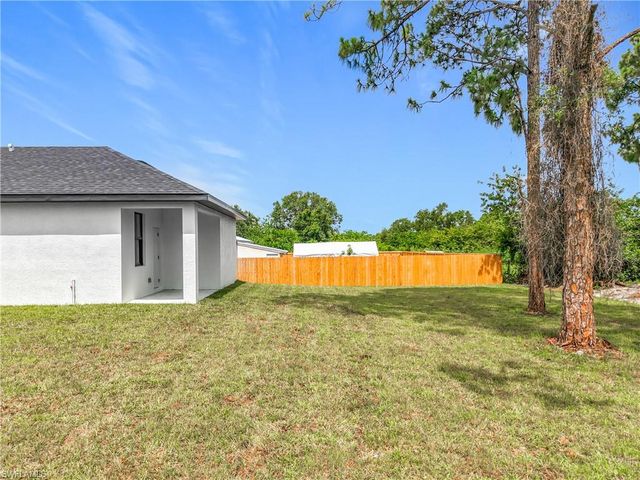 3705 8th ST SW, Lehigh Acres, FL 33976