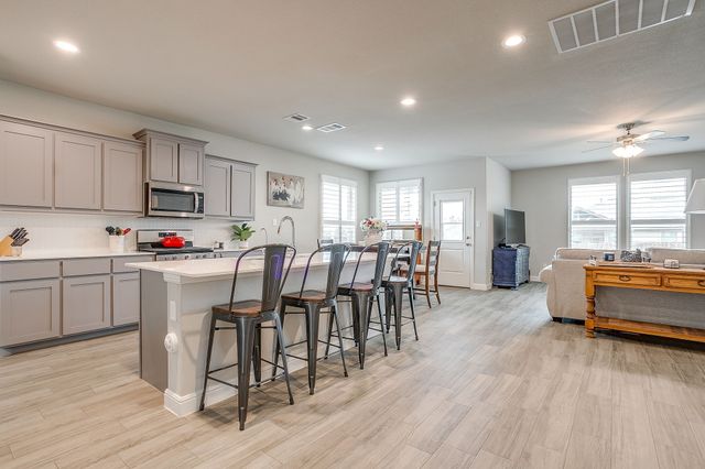 1201 Kerrville Lane, Weatherford, TX 76087