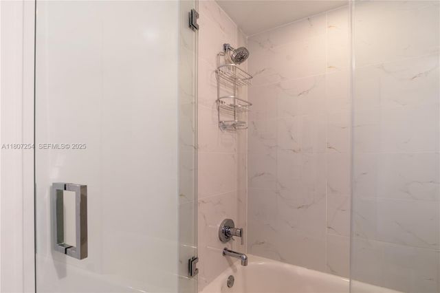 16385 Biscayne Boulevard 417, North Miami Beach, FL 33160