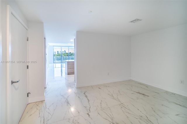16385 Biscayne Boulevard 417, North Miami Beach, FL 33160