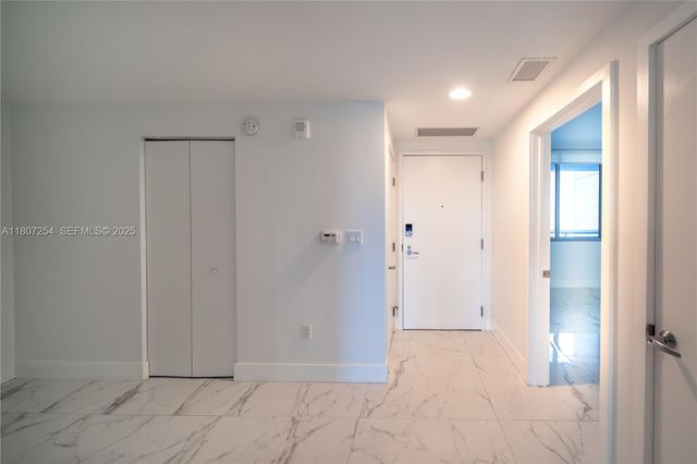 16385 Biscayne Boulevard 417, North Miami Beach, FL 33160