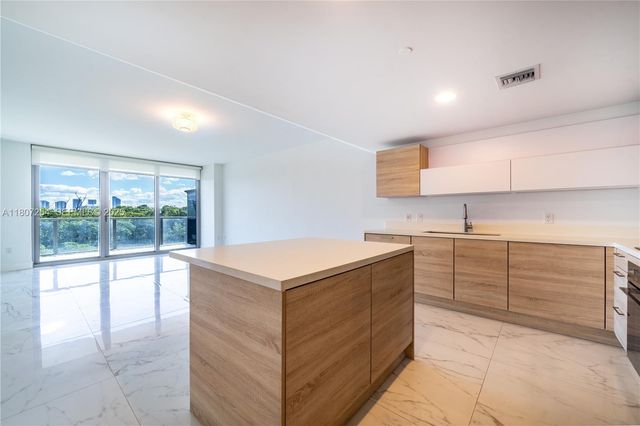 16385 Biscayne Boulevard 417, North Miami Beach, FL 33160